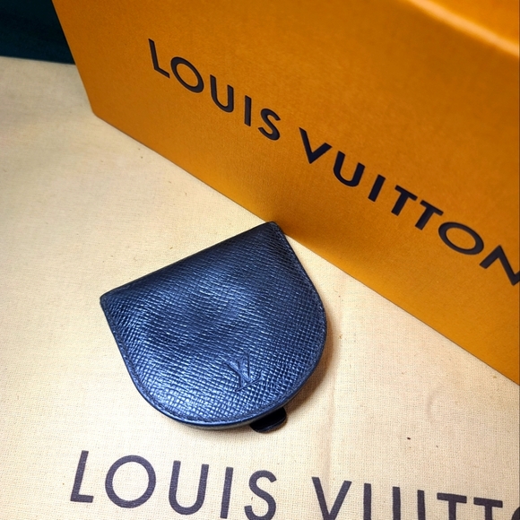**HolidaySale** Louis Vuitton Green Taiga Cuvette Porte Monnaie Coin Case GUC